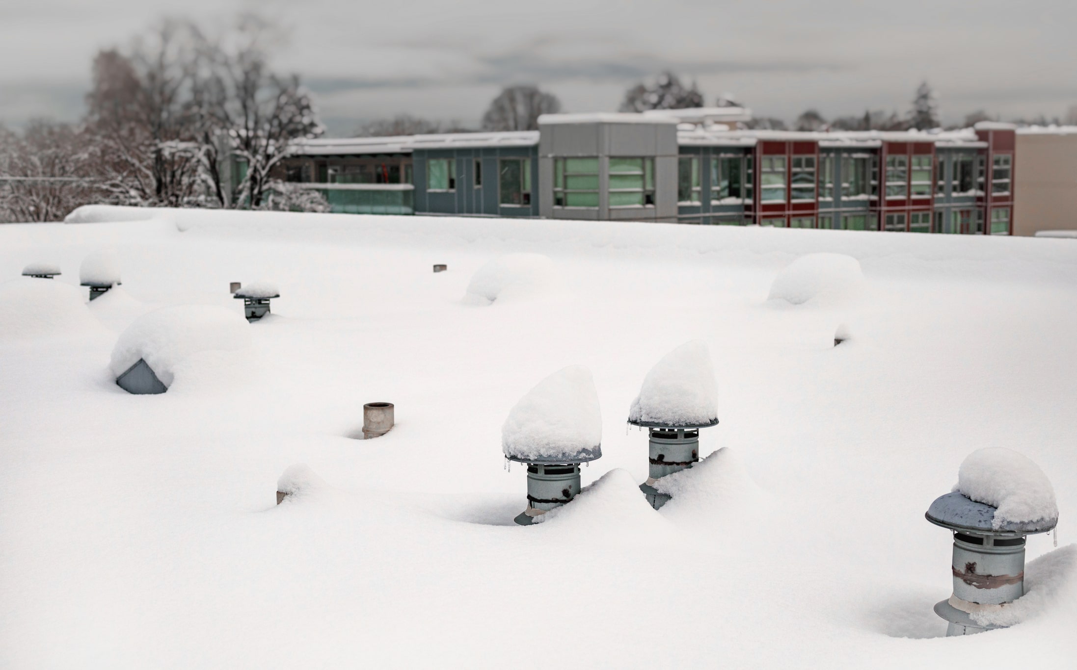 Sneeuw, ijs, water en vervuiling: weet wat er op je dak ligt